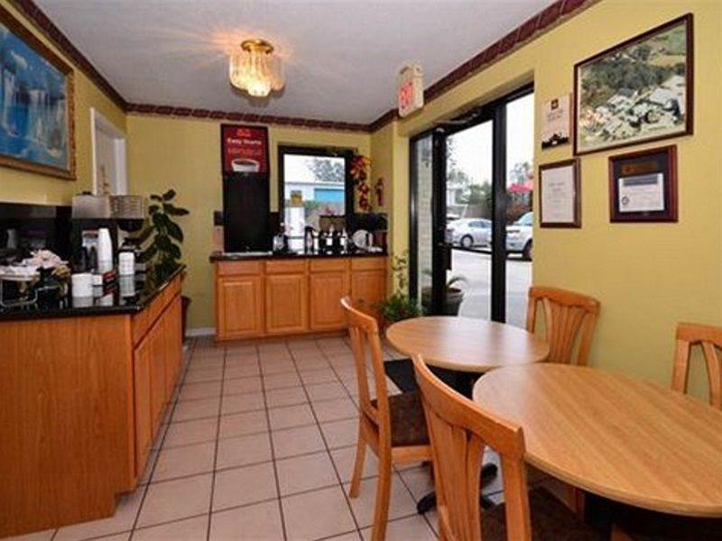 Econo Lodge Houston Brookhollow Étterem fotó